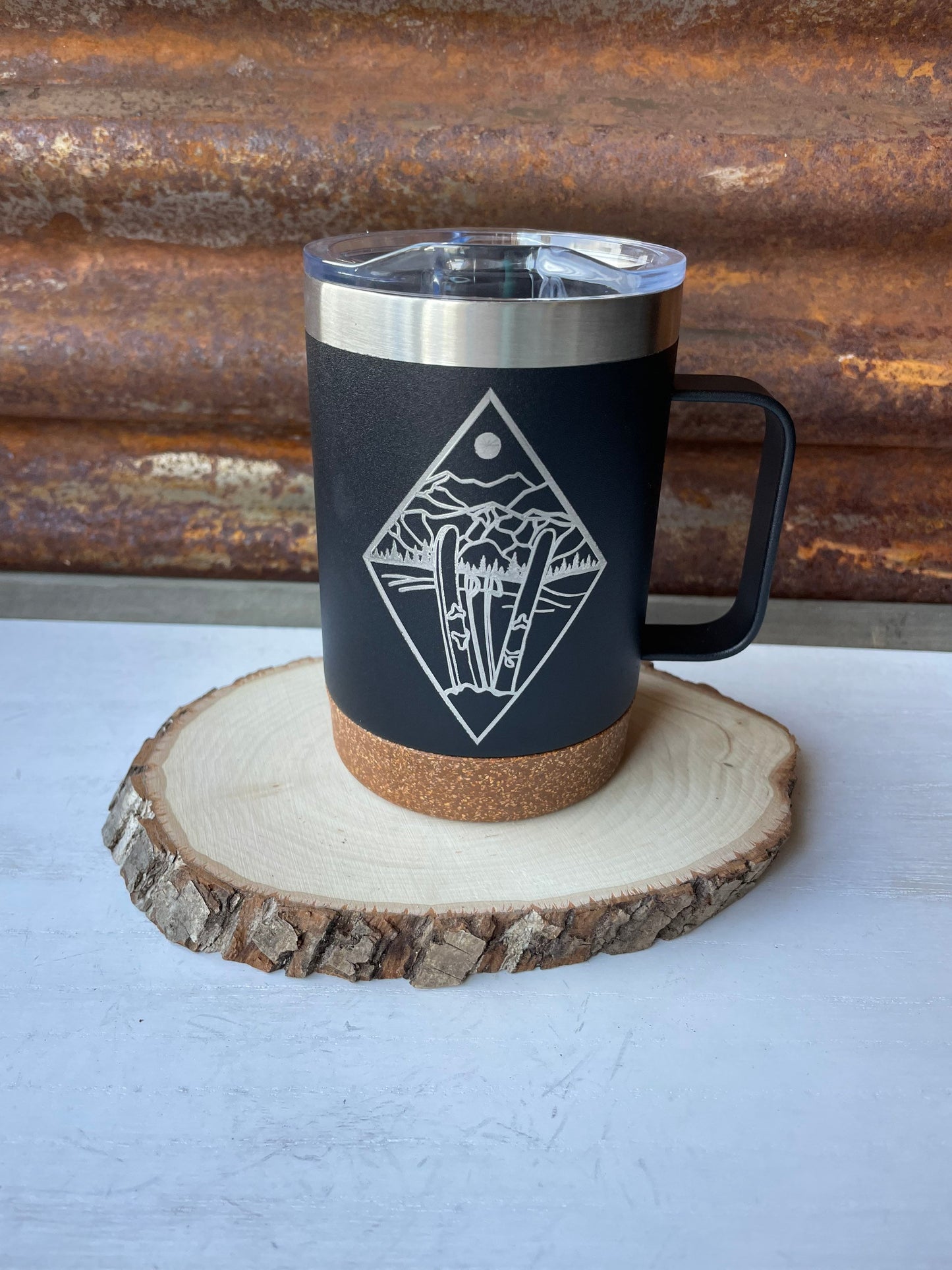 Insulated Cork Bottom Coffee Mug - Skis in the snow with mountains etched 16 OZ - Option to Personalize - BLACK